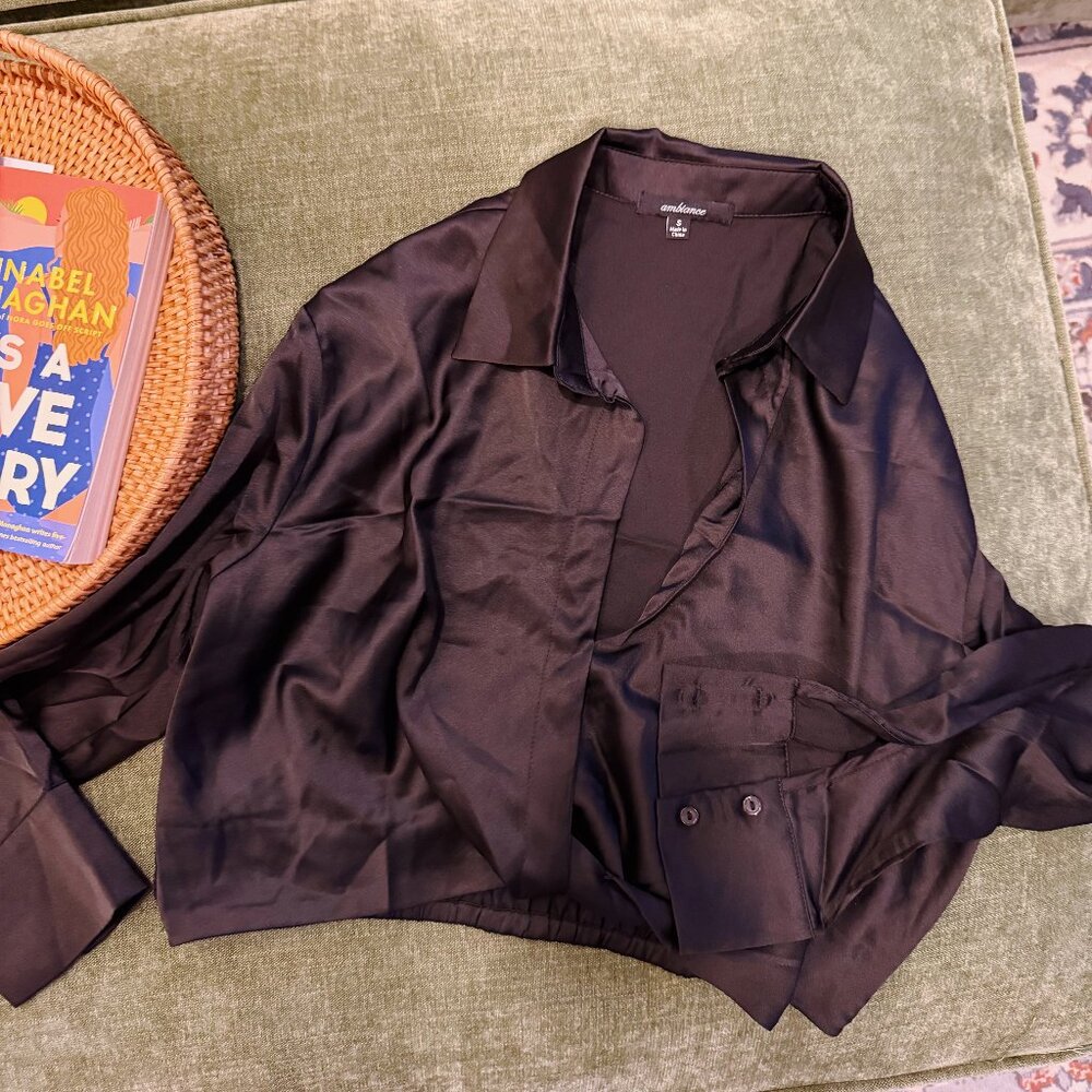 Black Satin Collar Cropped Long Sleeve Top